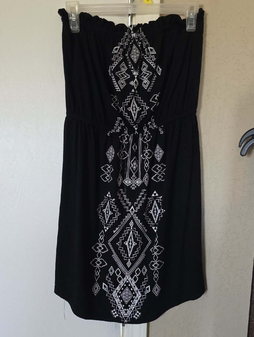 Lagaci Black Strapless Dress with White Geometric/Southwestern/Tribal Pattern